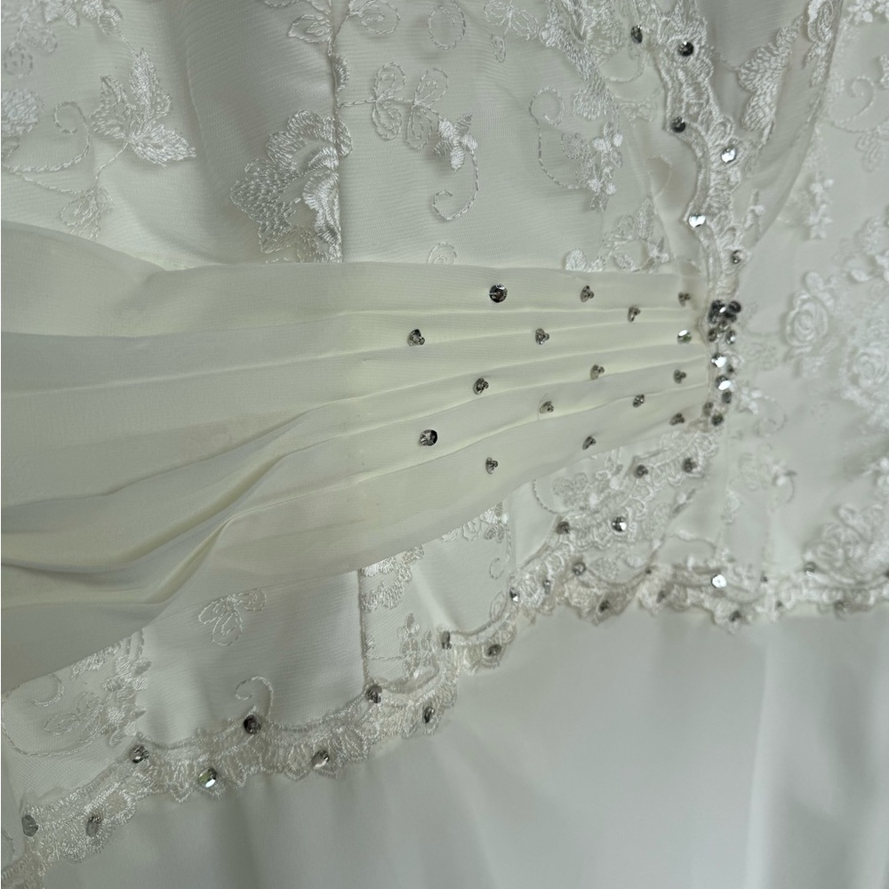Never worn ivory wedding dress sz 22 - Picture 7 of 8